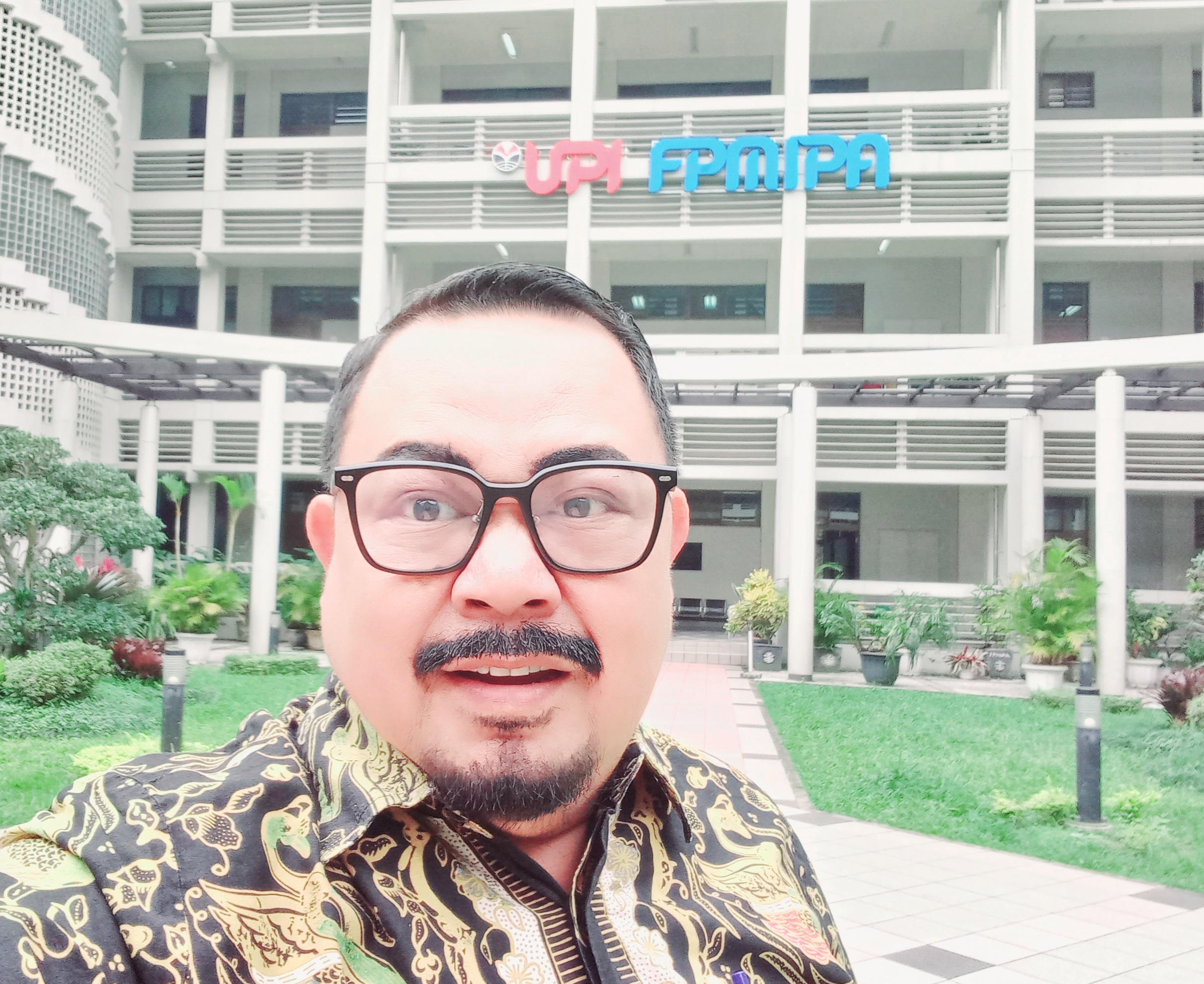 Foto Dr. WAWAN WAHYU, M.Pd.